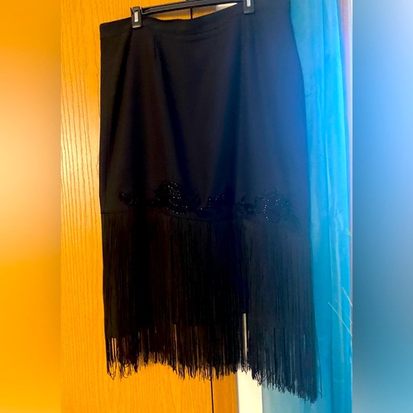 Moshita contour woman’s embleshed suit set - Picture 4 of 13